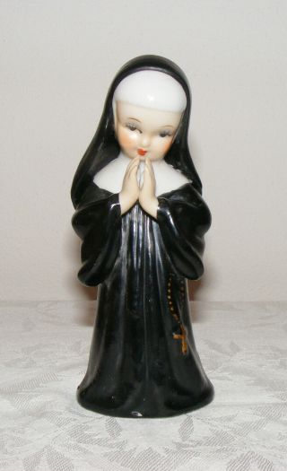 Vintage 1956 L &m Novice Nun Figurine Praying Black & White W/ Hanging Rosary