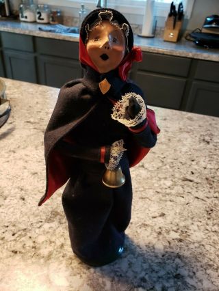 Byers Choice Salvation Army Carolers 1992 Woman With Bell
