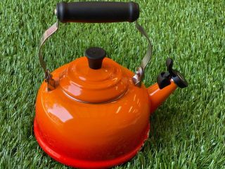 Le Creuset Whistling Tea Kettle 1.  7 Quart Flame Orange Enameled Teapot Stovetop