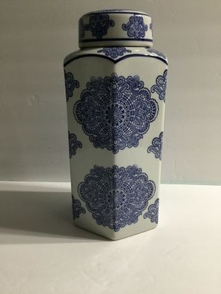 10 1/2 " H Floral Porcelain Chinese Blue And White Ginger Jar With Lid
