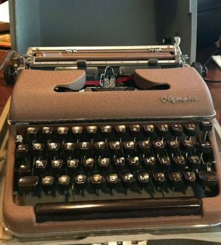 Vintage Olympia Werke Ag Germany De Luxe Typewriter In Metal Case