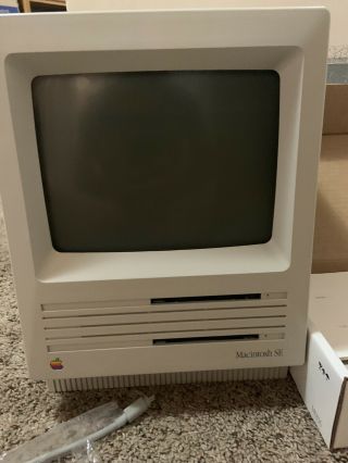 Vintage Apple Mac Macintosh SE M0510 Computer w/Keyboard 2