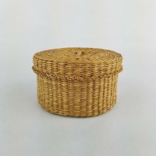 Vtg Sweet Grass Basket Natural Woven Round With Lid 4.  5 " Diameter Trinket Box