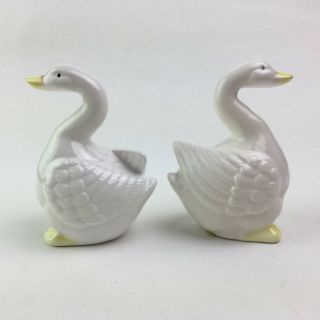 Vintage Ceramic White Swan Salt And Pepper Shakers Set 3 1/2 " Tall Made In Korea