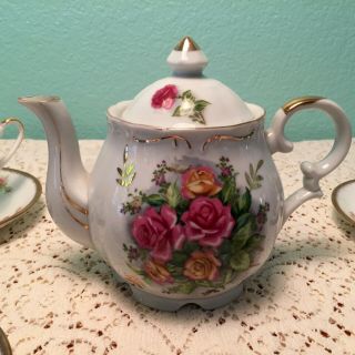 4 ViNTaGE Imperial Fine China Tea Cups,  Saucers 22k Gold Musical Teapot Tea 4 2 2