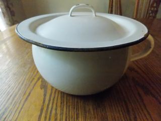 Vintage Enamelware Chamber Pot With Lid White With Navy Blue Trim 2