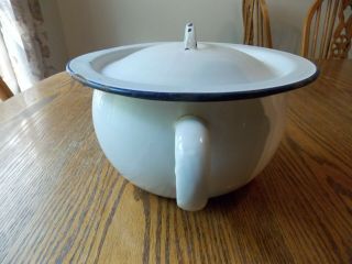 Vintage Enamelware Chamber Pot With Lid White With Navy Blue Trim 3