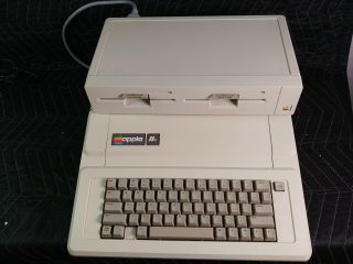 Vintage Apple Iie 2e Iie Computer A2s2064 A9m0108