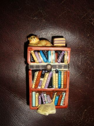 Collectible Porcelain Trinket Box With Library Books & Cat 3 1/2 " X 2 "