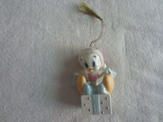 Lenox: 4 Inch Tweety Wraps Up The Holidays Ornament