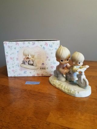 Precious Moments Figurine,  " Safe In The Hands Of Love ",  2003 Members Only Pm0032