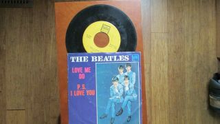 Beatles 45 With Rare Picture Sleeve - Love Me Do/p.  S.  I Love You - Tollie