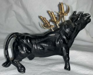 Vintage Metal Spanish Bull With 6 Metal Sword Cocktail Appetizer Picks Guc