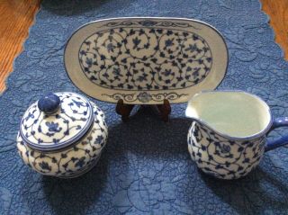 Blue And White Creamer/sugar And Tray