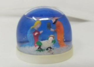 Vintage Christmas Plastic Snow Globe Snow Dome Nativity Madonna And Child