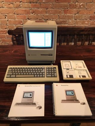 Vintage Apple Macintosh Plus (1986) Boots W/ Keyboard And