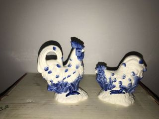 Vintage Blue And White Hen And Rooster Salt And Pepper Shakers Great Cond