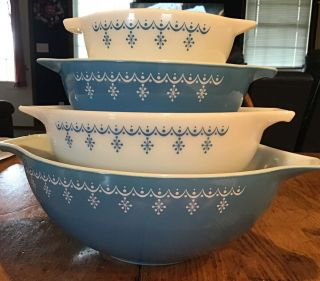 Vintage Pyrex Snowflake Garland Cinderella Mixing Bowl Set Of 4