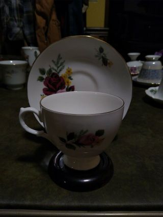 Queen Anne Teacup - Fine Bone China Made In England,  Red And Pink Roses