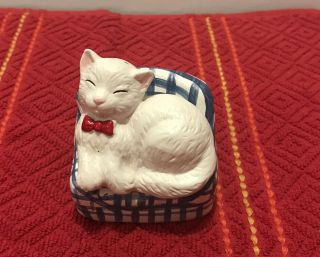 Salt And Pepper Shakers Sleeping Cat In Blue And White Chair.  Very Cute.  7