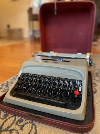 Vintage Olivetti Studio 44 Typewriter With Hard Case —