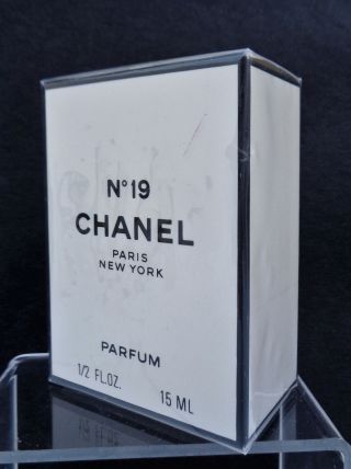 Rare Vintage Cellophane " Chanel No19 " 1/2 Fl Oz.  15ml.  Parfum Extrait
