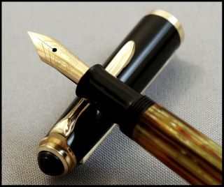 Vintage Pelikan 400 Nn Tortoise Striated Fountain Pen With A 14 C F Gold Nib