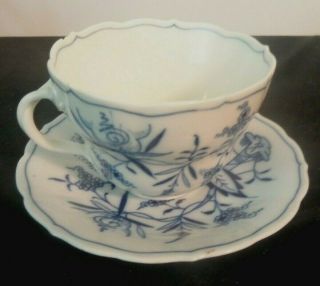 Circa 1900 Meissen Blue Onion Pattern split handle Tea Cup & Saucer Germany 3