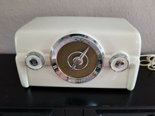 Antique Vintage Crosley 10 - 135 Bakelite Tube Radio (1950) Great.