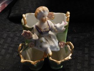Figurine Lady W/basket Vase Yellow/green/red/gold Gilded England English Euc 5 "