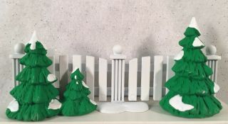 Dept 56 Snow Village Accessories 3 Frosty Tree Lined Picket Fences 5207 - 8