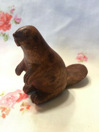 Vintage Hand Carved Wood Beaver Figurine Wooden Folk Art 2.  5” Miniature