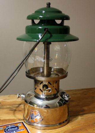 Coleman Canada 237 Kerosene Lantern 1960 w/Green USA Rising Sun Logo Globe - EXC 3