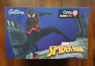 Diamond Select: Marvel Gallery - Spider - Man Miles Morales Pvc Diorama Statue
