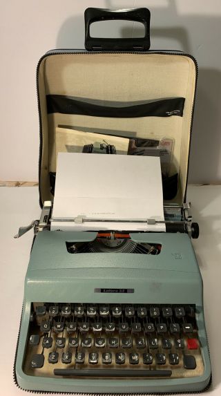 Vintage 1960’s Olivetti Underwood Lettera 32 Typerwriter With Case Made In Italy