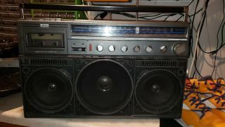 Vintage Magnavox Boombox Ghetto Blaster D8443 Radio