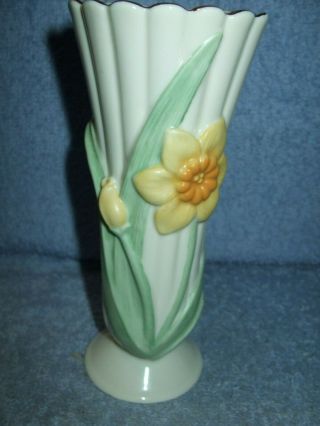 Lenox Daffodil Bud Vase Painted Flowers White Porcelain 5.  5 " Tall Ribbed Gilded