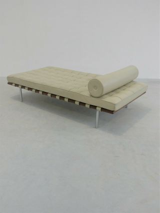 Vintage 2000 Leather Barcelona Daybed By Mies Van Der Rohe Mid - Century