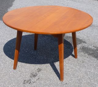 Cushman Colonial Creations Maple Round Table - Nr