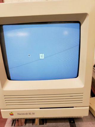 Vintage Apple Macintosh Se/30 Desktop Computer - M5119.  With Books,  Not Booting