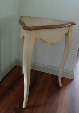 Ethan Allen Country French Triangle Accent Table 26 - 8205