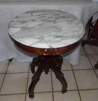 Round Victorian Carved Mahogany Marble Top Lamp Table / Side Table (rpt791)