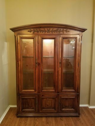 Thomasville,  Pecan Wood,  Lighted,  Glass,  China Cabinet/hutch  1 Piece