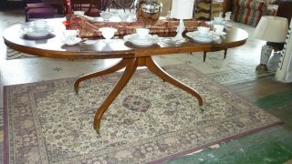 Antique 1955 Drexel Mahogany Spider leg oval dining table with 2 leaves 3