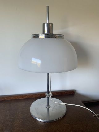 Vintage Italian 1970s Classic Harvey Guzzini Table Lamp In Chrome And White