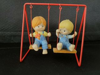 Enesco Country Cousins: Playground Fun Katie & Scooter On Swings Cond
