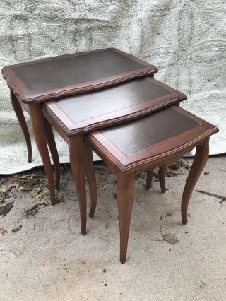 Three Vintage Graduated Size Leather Top Nesting Tables Curved Cabriole Legs