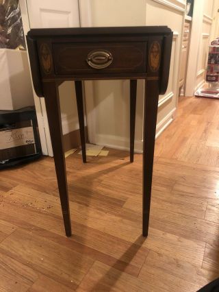 Williamsburg Style Mahogany Kittinger Side Table With Drop Leafs