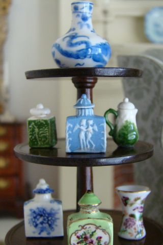Vintage Artisan Jean Yingling Miniature Wedgewood Jasperware Tea Caddy 1980s 2