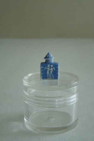 Vintage Artisan Jean Yingling Miniature Wedgewood Jasperware Tea Caddy 1980s 3